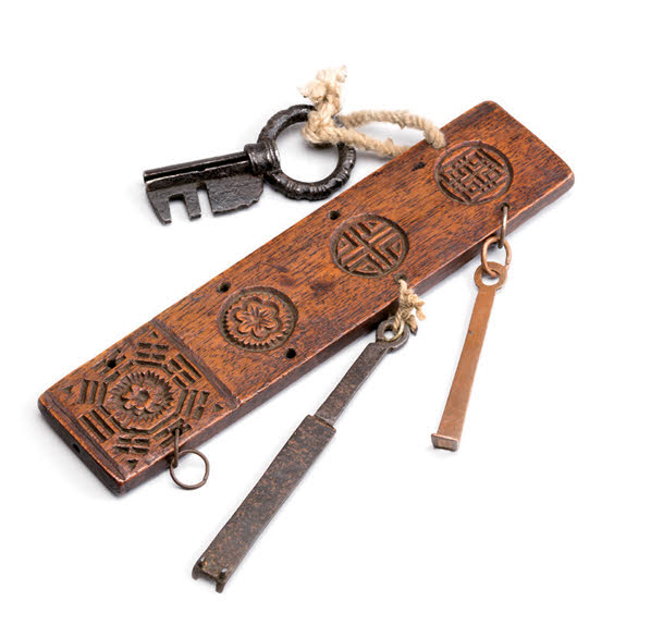 A key ring with the keys to the rooms in the house