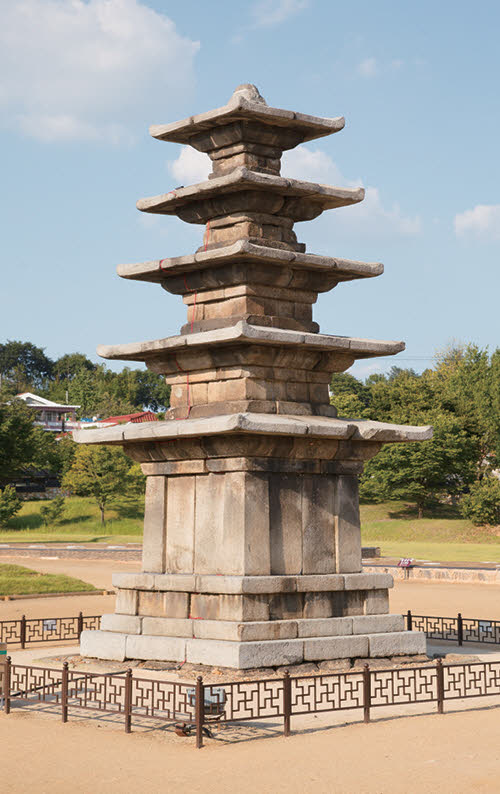 Jeongnimsa Budist Tapınağı alanındaki beş katlı pagoda (Buyeo, Chungcheongnam-do)