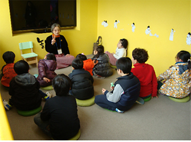 이야기 할머니와 어린이들