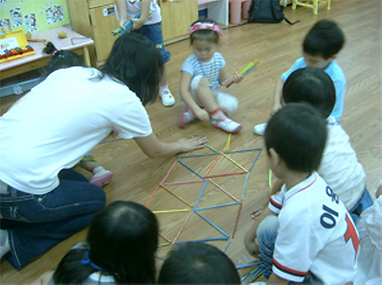 신나는 토요일 교육중인 어린이들