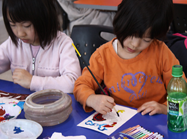 세화그리기 교육중인 어린이들