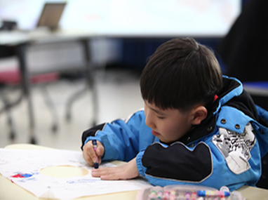 연만들기 교육중인 어린이