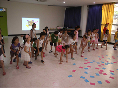 우리 같이 놀래 교육중인 어린이들