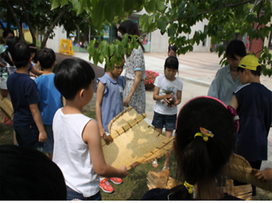 교육중인 어린이들