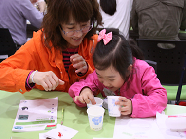 교육중인 가족의 모습