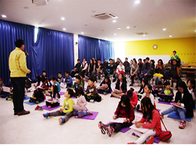 교육중인 어린이들의 모습