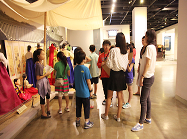 교육중인 어린이들