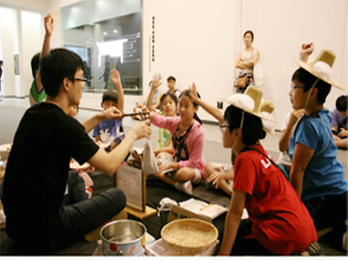 도량형에 대해 교육중인 어린이들