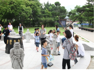 열두 동물 교육중인 어린이들