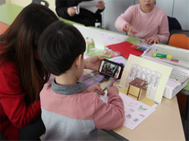 교육중인 가족 모습