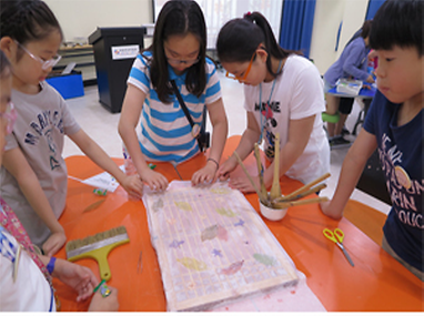 교육중인 어린이들의 모습