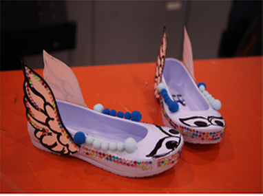 가족이 꾸민 신발