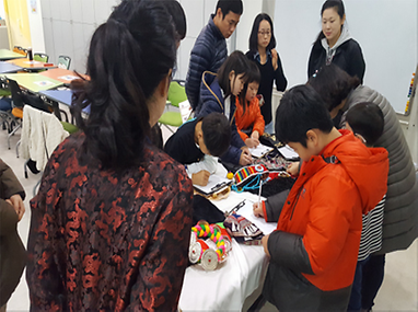 교육중인 가족들