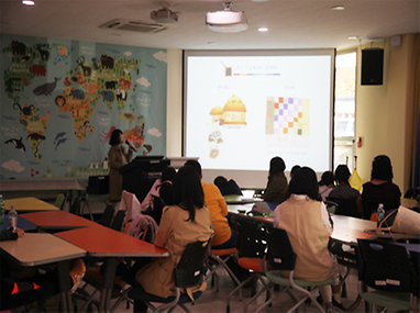 수업중인 교실 전경