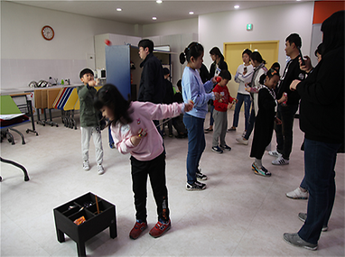 교육중인 가족들의 모습