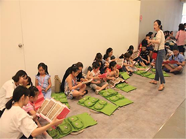 교육중인 어린이들 모습