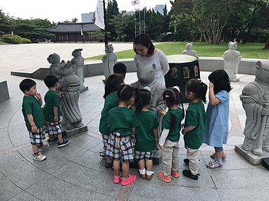 열두띠 교육중인 아동들