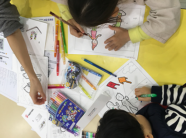 교육중인 어린이들