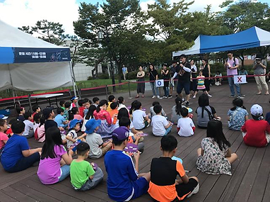 퀴즈를 통해 추석의 의미 알아보기 행사 모습