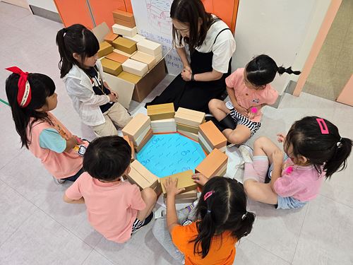 용 관련 민속 배우기 교육 모습