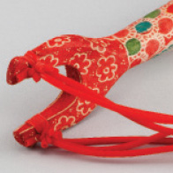 가싱 밤부, 끄뜨뻴(대나무 팽이, 새총)