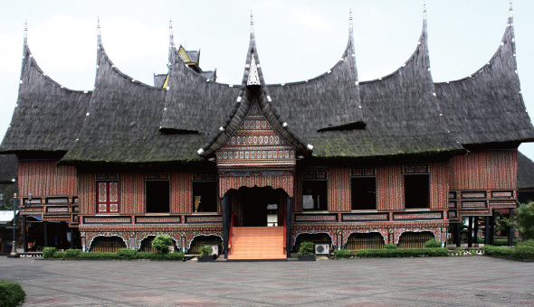 마낭까바우 지역의 전통가옥