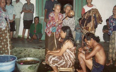 미또니 (임신 7개월 의례)