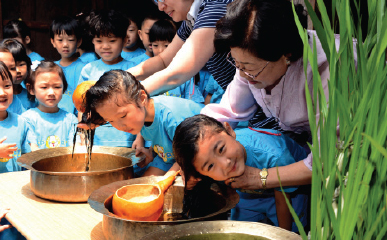 창포물에 머리감기